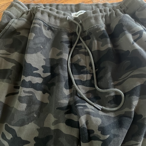 Camo Joggers - Picture 2 of 2